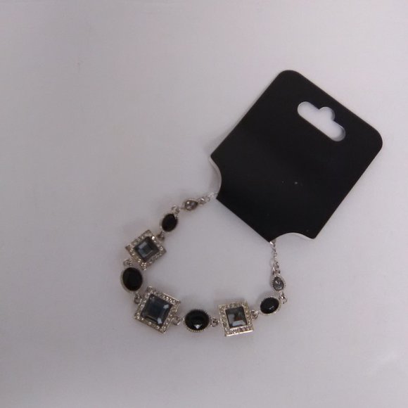 2- Piece Bracelet and Earring set Color Silver and Black - Picture 2 of 7